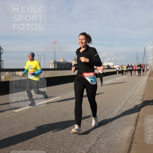 03.10.2025 - Köhlbrandbrückenlauf Lena Gebhardt http://msf.ph/oto/9079082 03.10.2025 10:03:18 Position 2  meine-sportfotos.de