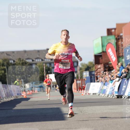 03.10.2025 - Köhlbrandbrückenlauf Jannik Wohlers http://msf.ph/oto/9079085 03.10.2025 12:49:33 Ziel 6482 meine-sportfotos.de