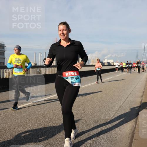 03.10.2025 - Köhlbrandbrückenlauf Lena Gebhardt http://msf.ph/oto/9079090 03.10.2025 10:03:19 Position 2 803 meine-sportfotos.de