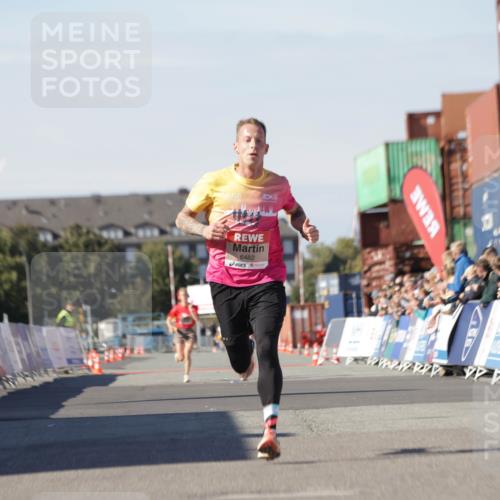 03.10.2025 - Köhlbrandbrückenlauf Jannik Wohlers http://msf.ph/oto/9079098 03.10.2025 12:49:33 Ziel 6482 meine-sportfotos.de