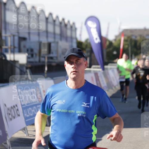 03.10.2025 - Köhlbrandbrückenlauf Jannik Wohlers http://msf.ph/oto/9079104 03.10.2025 13:17:39 Ziel 4012, 4410, 4645, 4746, 4818, 5339, 5906, 5909, 6069, 6331, 6388, 6704, 6710 meine-sportfotos.de