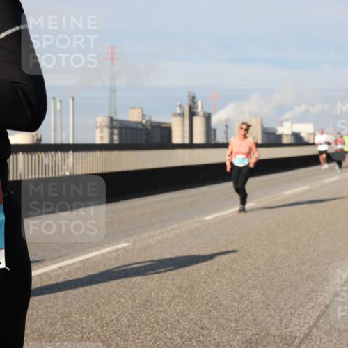 03.10.2025 - Köhlbrandbrückenlauf Lena Gebhardt http://msf.ph/oto/9079106 03.10.2025 10:03:19 Position 2 2303 meine-sportfotos.de