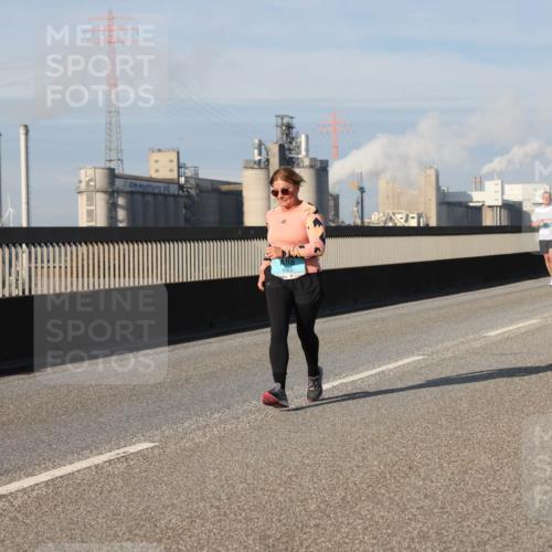 03.10.2025 - Köhlbrandbrückenlauf Lena Gebhardt http://msf.ph/oto/9079120 03.10.2025 10:03:20 Position 2  meine-sportfotos.de