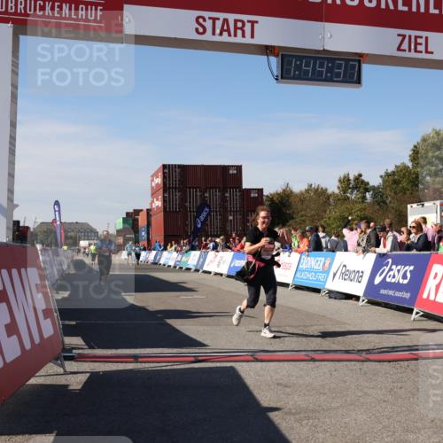 03.10.2025 - Köhlbrandbrückenlauf Lena Gebhardt http://msf.ph/oto/9079123 03.10.2025 13:44:37 Ziel 5696, 5904, 5905, 5919 meine-sportfotos.de