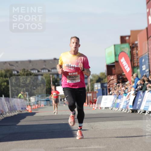 03.10.2025 - Köhlbrandbrückenlauf Jannik Wohlers http://msf.ph/oto/9079135 03.10.2025 12:49:33 Ziel 6482 meine-sportfotos.de