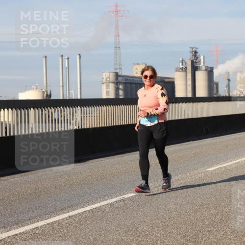 03.10.2025 - Köhlbrandbrückenlauf Lena Gebhardt http://msf.ph/oto/9079139 03.10.2025 10:03:21 Position 2 1683 meine-sportfotos.de