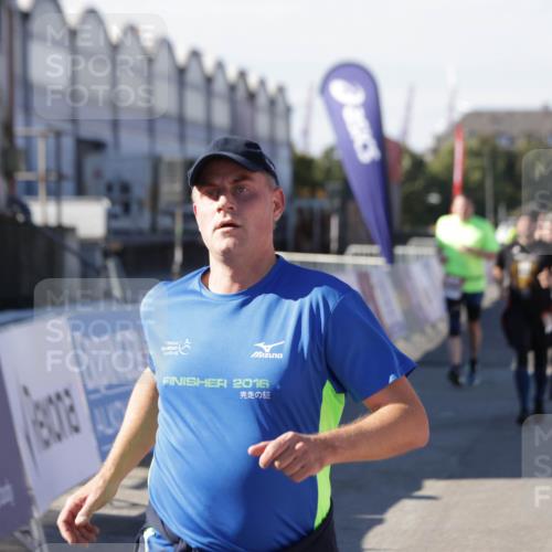03.10.2025 - Köhlbrandbrückenlauf Jannik Wohlers http://msf.ph/oto/9079143 03.10.2025 13:17:39 Ziel 4012, 4410, 4645, 4746, 4818, 5339, 5906, 5909, 6069, 6331, 6388, 6704, 6710 meine-sportfotos.de