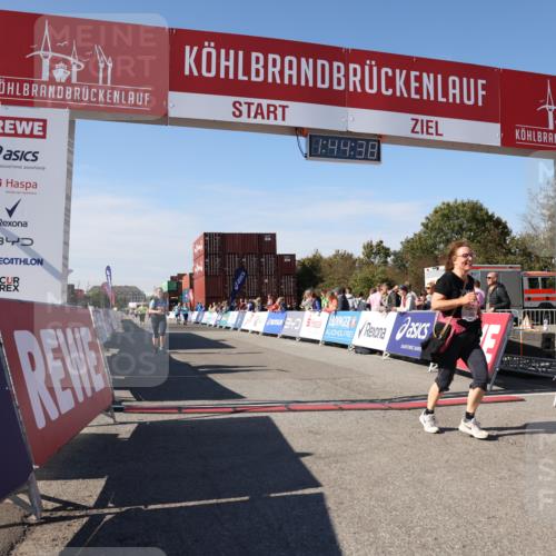 03.10.2025 - Köhlbrandbrückenlauf Lena Gebhardt http://msf.ph/oto/9079152 03.10.2025 13:44:38 Ziel 5696, 5919 meine-sportfotos.de