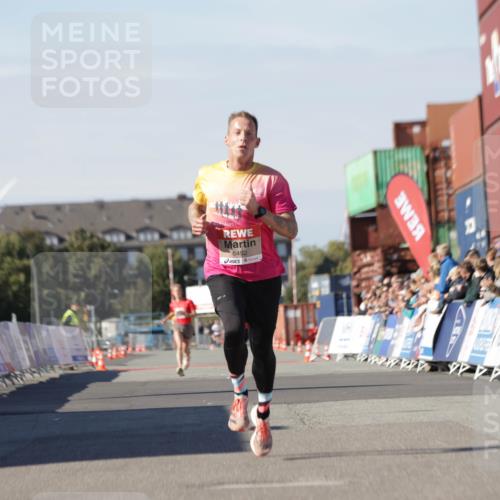 03.10.2025 - Köhlbrandbrückenlauf Jannik Wohlers http://msf.ph/oto/9079153 03.10.2025 12:49:33 Ziel 6482 meine-sportfotos.de