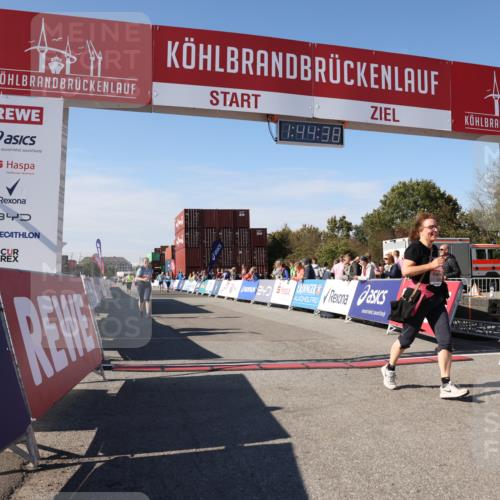 03.10.2025 - Köhlbrandbrückenlauf Lena Gebhardt http://msf.ph/oto/9079158 03.10.2025 13:44:38 Ziel 5696, 5919 meine-sportfotos.de