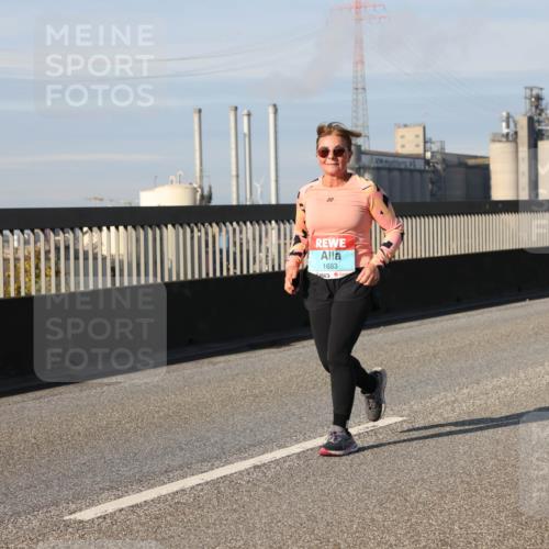 03.10.2025 - Köhlbrandbrückenlauf Lena Gebhardt http://msf.ph/oto/9079159 03.10.2025 10:03:21 Position 2 1683 meine-sportfotos.de