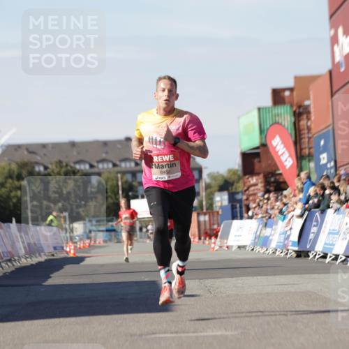 03.10.2025 - Köhlbrandbrückenlauf Jannik Wohlers http://msf.ph/oto/9079164 03.10.2025 12:49:33 Ziel 6482 meine-sportfotos.de