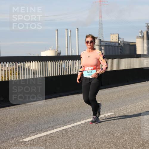 03.10.2025 - Köhlbrandbrückenlauf Lena Gebhardt http://msf.ph/oto/9079168 03.10.2025 10:03:21 Position 2 1683 meine-sportfotos.de