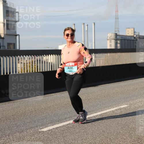 03.10.2025 - Köhlbrandbrückenlauf Lena Gebhardt http://msf.ph/oto/9079173 03.10.2025 10:03:22 Position 2 1683 meine-sportfotos.de
