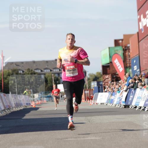 03.10.2025 - Köhlbrandbrückenlauf Jannik Wohlers http://msf.ph/oto/9079176 03.10.2025 12:49:33 Ziel 6482 meine-sportfotos.de