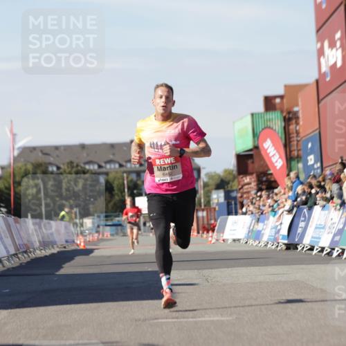 03.10.2025 - Köhlbrandbrückenlauf Jannik Wohlers http://msf.ph/oto/9079186 03.10.2025 12:49:34 Ziel 6482 meine-sportfotos.de