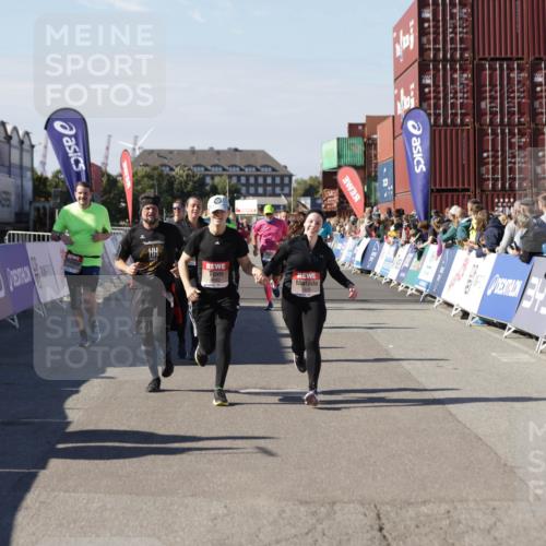 03.10.2025 - Köhlbrandbrückenlauf Jannik Wohlers http://msf.ph/oto/9079187 03.10.2025 13:17:42 Ziel 4012, 4410, 4645, 4679, 4746, 5168, 5339, 5685, 5731, 5732, 5906, 5909, 5917, 6331, 6388, 6485, 6704, 6710 meine-sportfotos.de