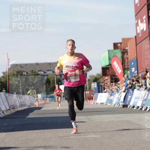 03.10.2025 - Köhlbrandbrückenlauf Jannik Wohlers http://msf.ph/oto/9079191 03.10.2025 12:49:34 Ziel 6482 meine-sportfotos.de