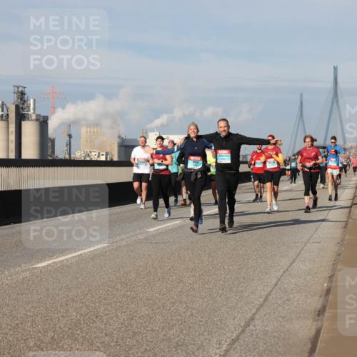 03.10.2025 - Köhlbrandbrückenlauf Lena Gebhardt http://msf.ph/oto/9079192 03.10.2025 10:03:23 Position 2 2300 meine-sportfotos.de