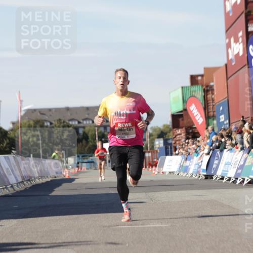 03.10.2025 - Köhlbrandbrückenlauf Jannik Wohlers http://msf.ph/oto/9079201 03.10.2025 12:49:34 Ziel 6482 meine-sportfotos.de