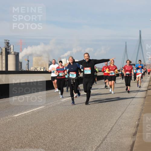03.10.2025 - Köhlbrandbrückenlauf Lena Gebhardt http://msf.ph/oto/9079209 03.10.2025 10:03:23 Position 2 2298, 2300 meine-sportfotos.de