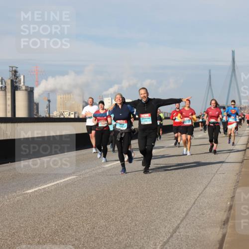 03.10.2025 - Köhlbrandbrückenlauf Lena Gebhardt http://msf.ph/oto/9079214 03.10.2025 10:03:23 Position 2  meine-sportfotos.de