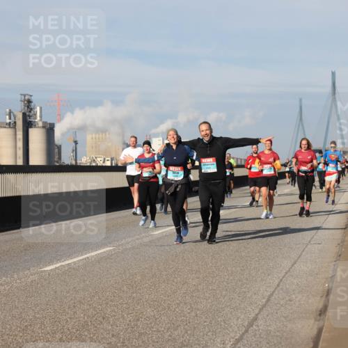 03.10.2025 - Köhlbrandbrückenlauf Lena Gebhardt http://msf.ph/oto/9079217 03.10.2025 10:03:23 Position 2 2298 meine-sportfotos.de