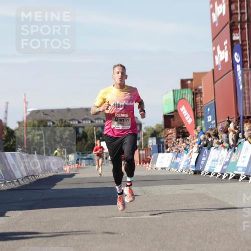 03.10.2025 - Köhlbrandbrückenlauf Jannik Wohlers http://msf.ph/oto/9079226 03.10.2025 12:49:34 Ziel 6482 meine-sportfotos.de