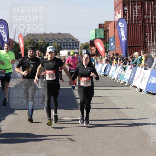 03.10.2025 - Köhlbrandbrückenlauf Jannik Wohlers http://msf.ph/oto/9079231 03.10.2025 13:17:42 Ziel 4012, 4410, 4645, 4679, 4746, 5168, 5339, 5685, 5731, 5732, 5906, 5909, 5917, 6331, 6388, 6485, 6704, 6710 meine-sportfotos.de