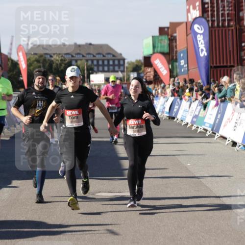 03.10.2025 - Köhlbrandbrückenlauf Jannik Wohlers http://msf.ph/oto/9079248 03.10.2025 13:17:42 Ziel 4012, 4410, 4645, 4679, 4746, 5168, 5339, 5685, 5731, 5732, 5906, 5909, 5917, 6331, 6388, 6485, 6704, 6710 meine-sportfotos.de