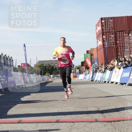03.10.2025 - Köhlbrandbrückenlauf Jannik Wohlers http://msf.ph/oto/9079258 03.10.2025 12:49:34 Ziel 6482 meine-sportfotos.de