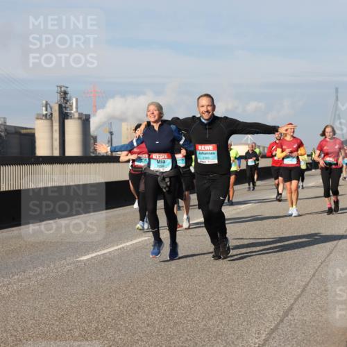03.10.2025 - Köhlbrandbrückenlauf Lena Gebhardt http://msf.ph/oto/9079271 03.10.2025 10:03:24 Position 2 2298, 2300 meine-sportfotos.de