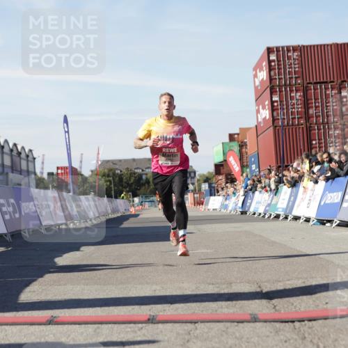03.10.2025 - Köhlbrandbrückenlauf Jannik Wohlers http://msf.ph/oto/9079273 03.10.2025 12:49:34 Ziel 6482 meine-sportfotos.de