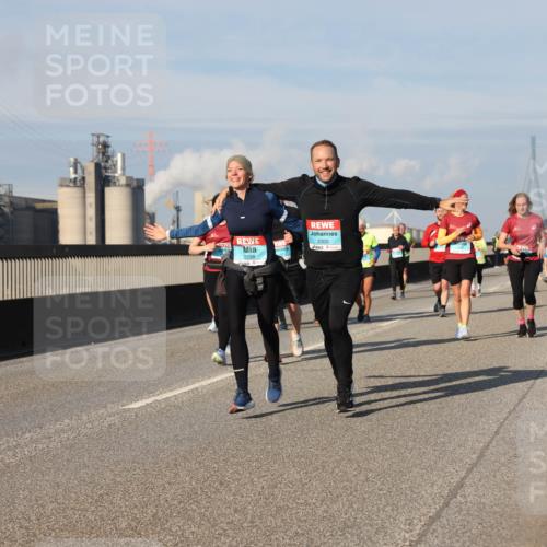 03.10.2025 - Köhlbrandbrückenlauf Lena Gebhardt http://msf.ph/oto/9079277 03.10.2025 10:03:25 Position 2 2298, 2300 meine-sportfotos.de