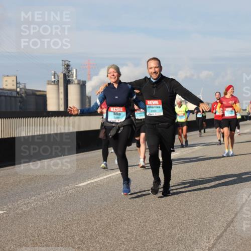 03.10.2025 - Köhlbrandbrückenlauf Lena Gebhardt http://msf.ph/oto/9079282 03.10.2025 10:03:25 Position 2 2298, 2071, 2300 meine-sportfotos.de