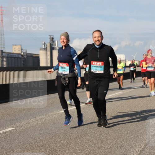 03.10.2025 - Köhlbrandbrückenlauf Lena Gebhardt http://msf.ph/oto/9079290 03.10.2025 10:03:25 Position 2 2298, 2300 meine-sportfotos.de