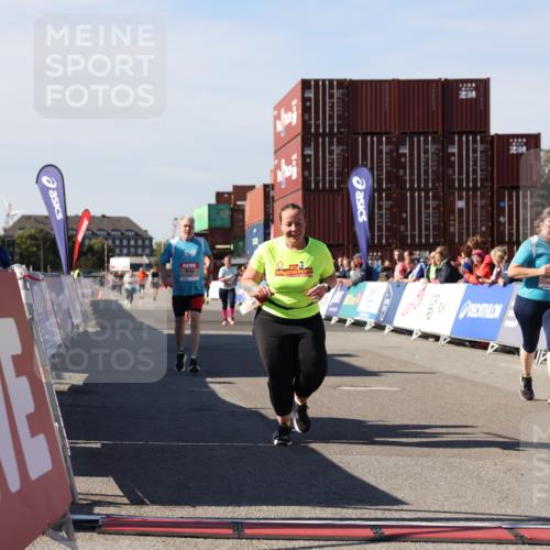 03.10.2025 - Köhlbrandbrückenlauf Lena Gebhardt http://msf.ph/oto/9079293 03.10.2025 13:44:51 Ziel 5696, 5932, 6542, 6546 meine-sportfotos.de