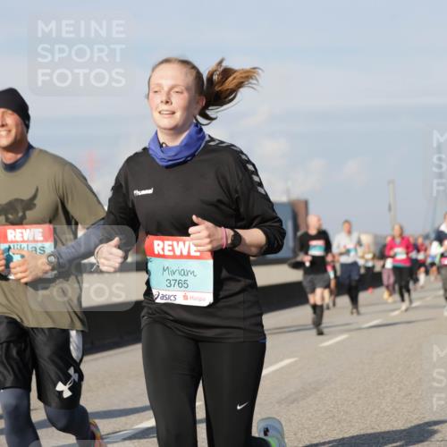 03.10.2025 - Köhlbrandbrückenlauf Jannik Wohlers http://msf.ph/oto/9079294 03.10.2025 10:01:23 Position 3 3765 meine-sportfotos.de