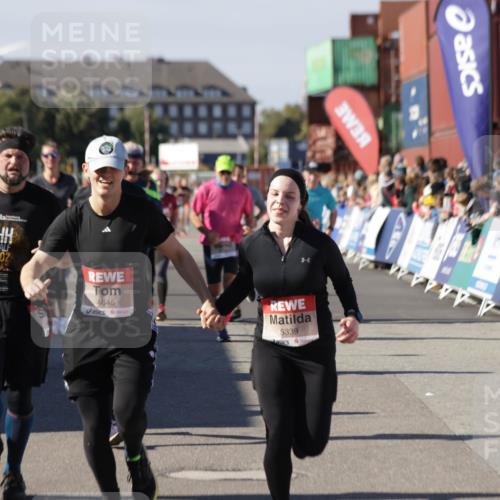 03.10.2025 - Köhlbrandbrückenlauf Jannik Wohlers http://msf.ph/oto/9079295 03.10.2025 13:17:42 Ziel 4012, 4410, 4645, 4679, 4746, 5168, 5339, 5685, 5731, 5732, 5906, 5909, 5917, 6331, 6388, 6485, 6704, 6710 meine-sportfotos.de