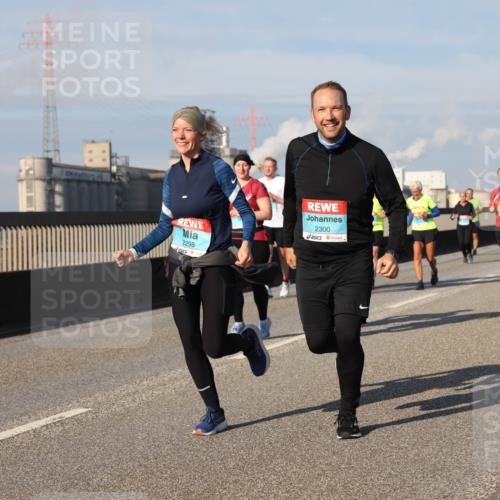 03.10.2025 - Köhlbrandbrückenlauf Lena Gebhardt http://msf.ph/oto/9079298 03.10.2025 10:03:25 Position 2 2298, 2300 meine-sportfotos.de