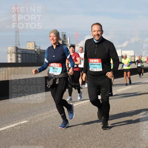 03.10.2025 - Köhlbrandbrückenlauf Lena Gebhardt http://msf.ph/oto/9079303 03.10.2025 10:03:25 Position 2 2298, 2300 meine-sportfotos.de