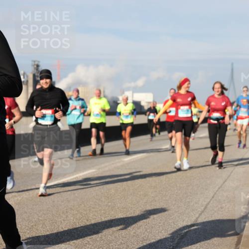 03.10.2025 - Köhlbrandbrückenlauf Lena Gebhardt http://msf.ph/oto/9079310 03.10.2025 10:03:26 Position 2 2300 meine-sportfotos.de