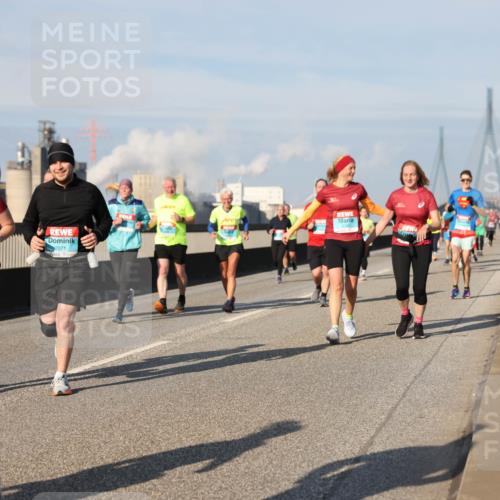 03.10.2025 - Köhlbrandbrückenlauf Lena Gebhardt http://msf.ph/oto/9079316 03.10.2025 10:03:26 Position 2 196, 2071 meine-sportfotos.de