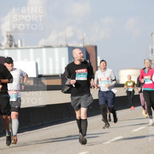 03.10.2025 - Köhlbrandbrückenlauf Jannik Wohlers http://msf.ph/oto/9079317 03.10.2025 10:01:24 Position 3 2168, 1941, 1121 meine-sportfotos.de