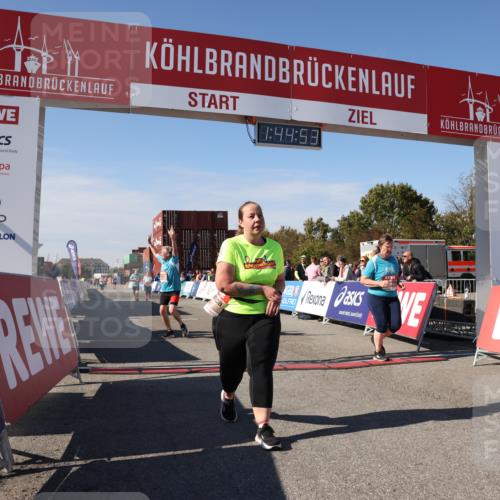 03.10.2025 - Köhlbrandbrückenlauf Lena Gebhardt http://msf.ph/oto/9079323 03.10.2025 13:44:53 Ziel 5932, 6542, 6546 meine-sportfotos.de