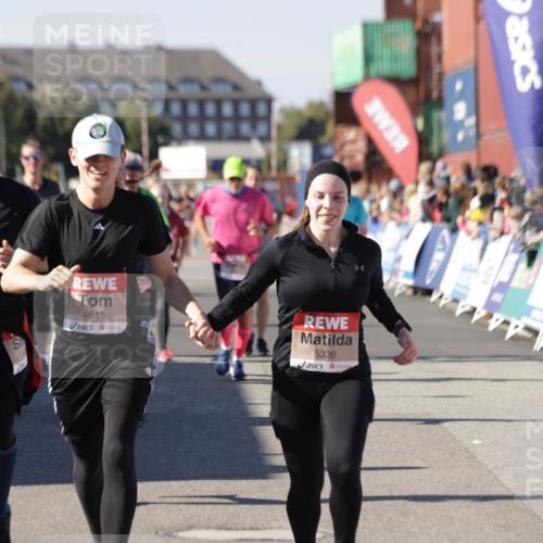 03.10.2025 - Köhlbrandbrückenlauf Jannik Wohlers http://msf.ph/oto/9079324 03.10.2025 13:17:42 Ziel 4012, 4410, 4645, 4679, 4746, 5168, 5339, 5685, 5731, 5732, 5906, 5909, 5917, 6331, 6388, 6485, 6704, 6710 meine-sportfotos.de