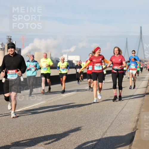 03.10.2025 - Köhlbrandbrückenlauf Lena Gebhardt http://msf.ph/oto/9079328 03.10.2025 10:03:26 Position 2 1051, 2071 meine-sportfotos.de