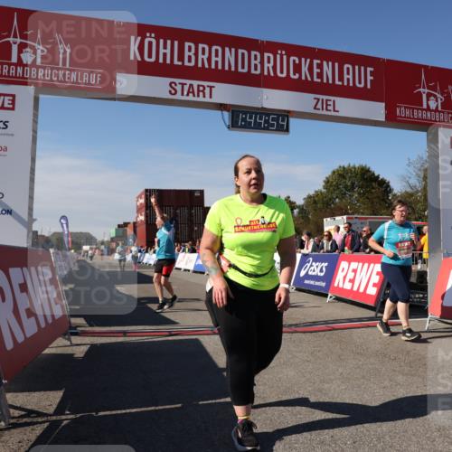 03.10.2025 - Köhlbrandbrückenlauf Lena Gebhardt http://msf.ph/oto/9079340 03.10.2025 13:44:54 Ziel 5932, 6542, 6546 meine-sportfotos.de
