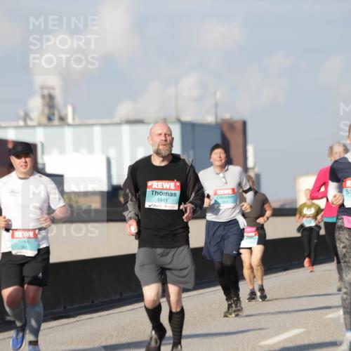 03.10.2025 - Köhlbrandbrückenlauf Jannik Wohlers http://msf.ph/oto/9079342 03.10.2025 10:01:25 Position 3 1941, 3150, 1121 meine-sportfotos.de