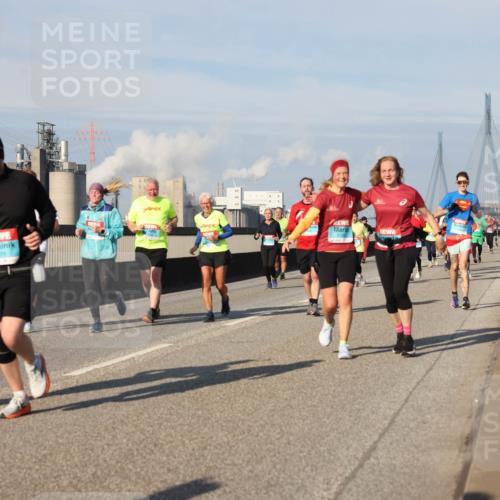 03.10.2025 - Köhlbrandbrückenlauf Lena Gebhardt http://msf.ph/oto/9079345 03.10.2025 10:03:27 Position 2  meine-sportfotos.de